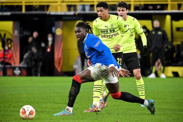 羽毛球亚锦赛：石宇奇男单登顶 国羽两冠两亚收官